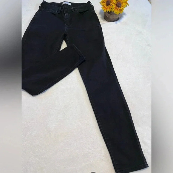 Denizen from Levi's Women's Size 4 High Rise Skinny Black Stretch Ankle Jeans - Picture 1 of 3